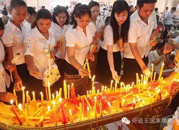 神奇王国柬埔寨,柬埔寨12月节日