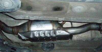 汽车排气管滴水但是尾气臭,汽车排气管滴水有突突声