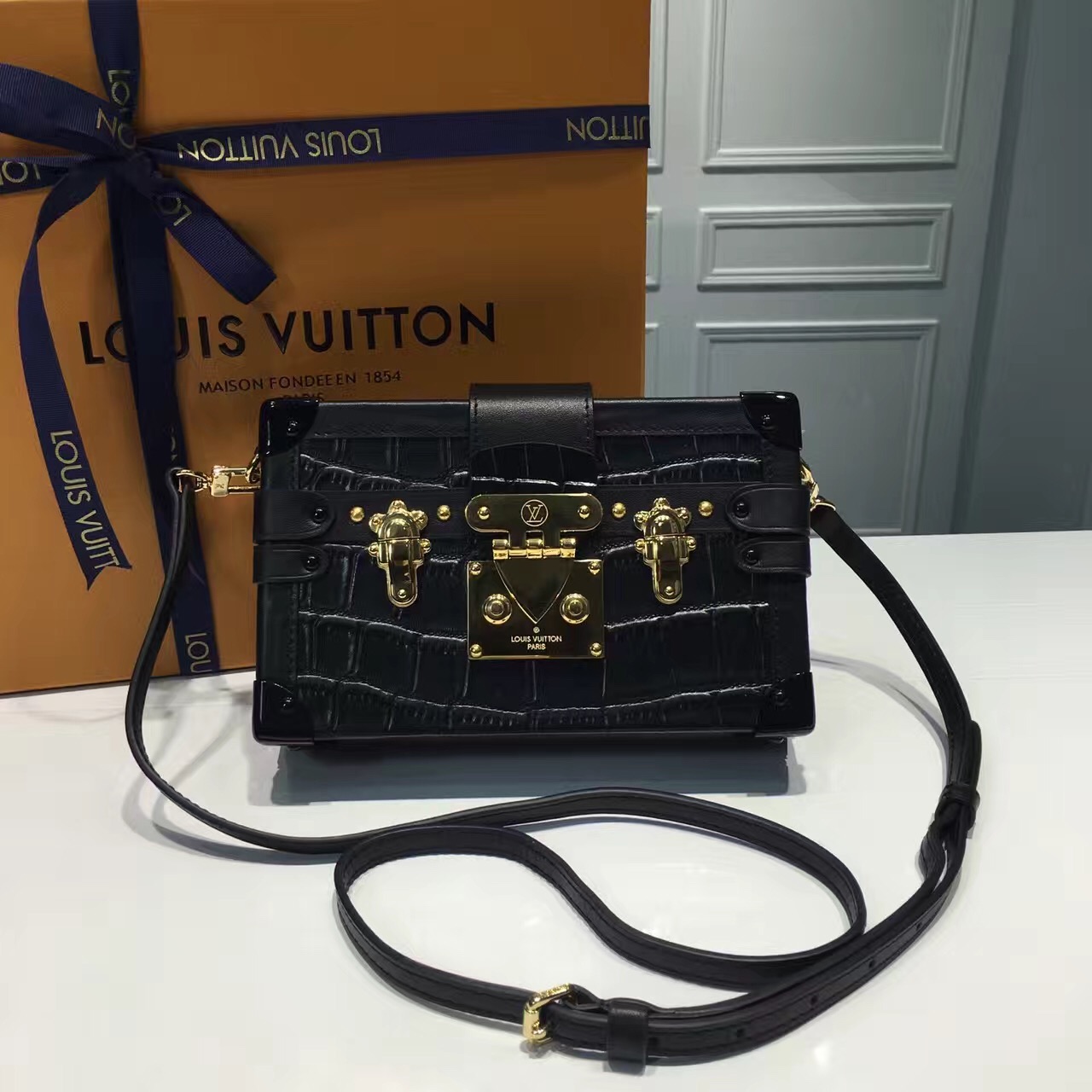 lv这款包多少钱,lv这款包的二手行情