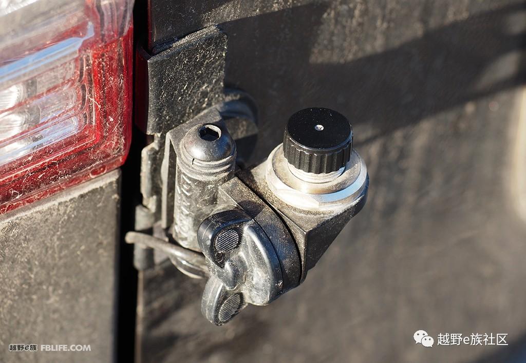 低配新款普拉多内饰改装,2017普拉多2700中东版改装