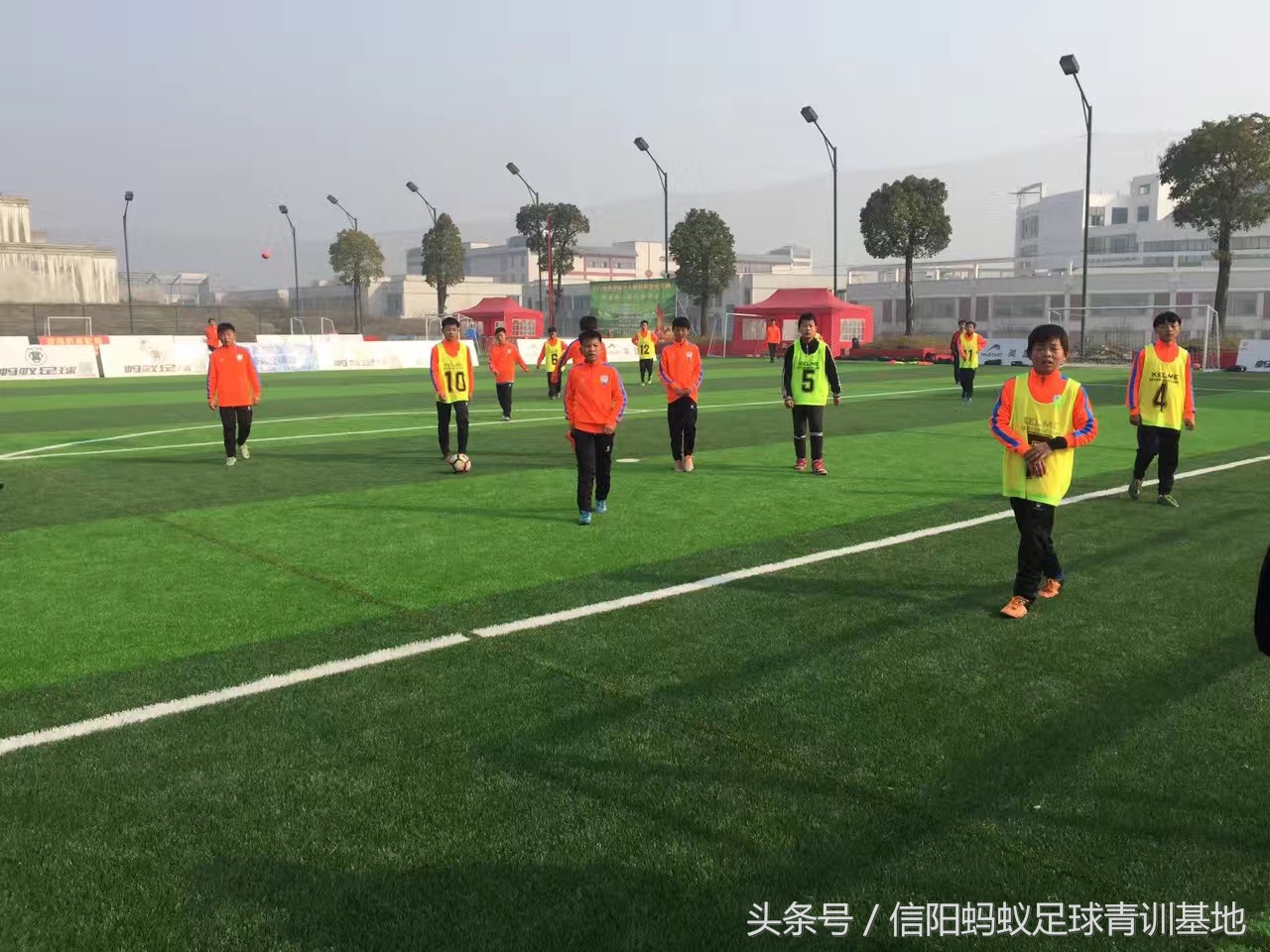 暑期足球培训营青训,信阳蚂蚁足球俱乐部青少年训练营