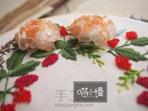 覆盆子花环刺绣