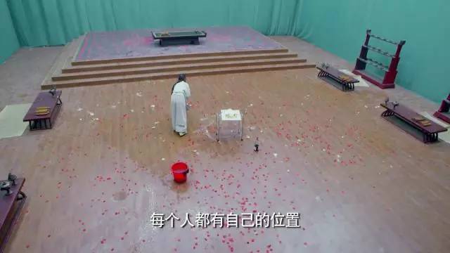 《云巅之上》已向你发送娱乐圈生存宝典，收好不谢！