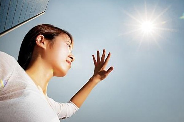 “她”被春风吹了就变黑了？怎么回事呢？