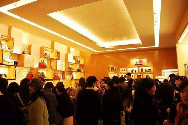 lvguccibv,大单反复挂了又撤