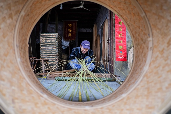 「他们的“江湖”」看点头这双巧手如何玩转竹子！