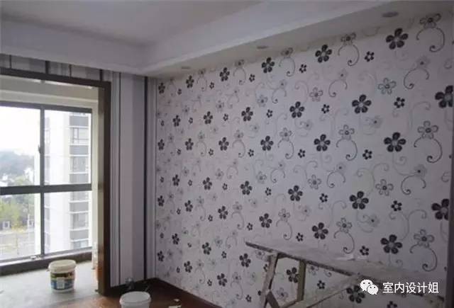 自粘墙纸翘边了怎么处理,自粘贴墙纸边缘开胶怎么办