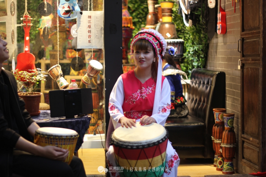 丽江古城的美丽夜景,丽江古城真的是个很美丽的地方