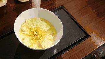 指尖陀螺飞快的旋转,超高速指间陀螺