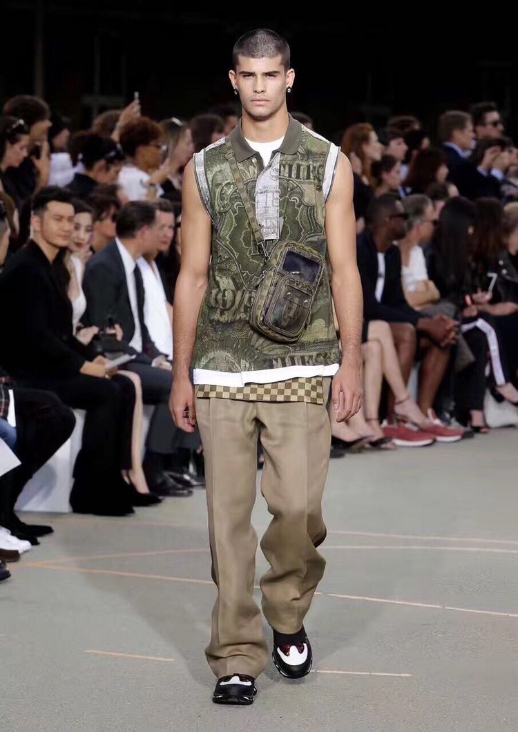 男款包百搭高颜值潮男,最新款流行男包