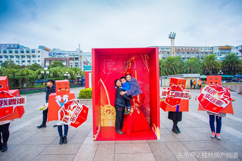 天降红人还“种草莓”谁在桂林街头搞事情？