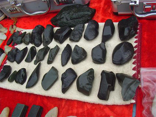 和田墨玉桃花石值钱吗,桃花石和田玉