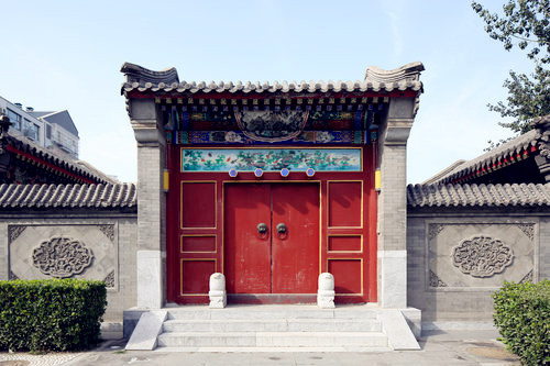 板房的门的朝向对应周易,周易八卦大门对着窗户