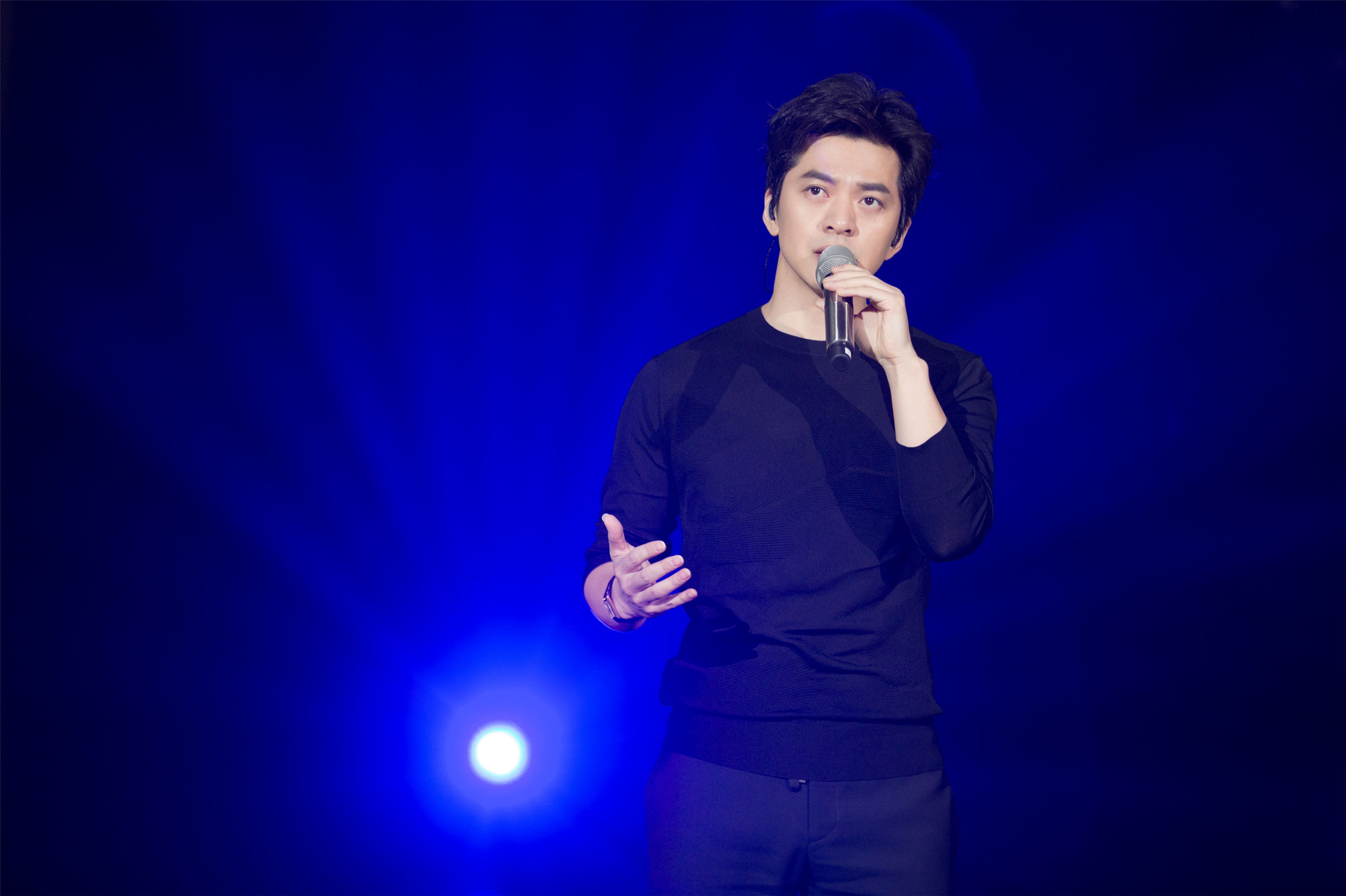 逆战歌手李健——春风十里不如“李”，体会音乐诗人的逆流之美