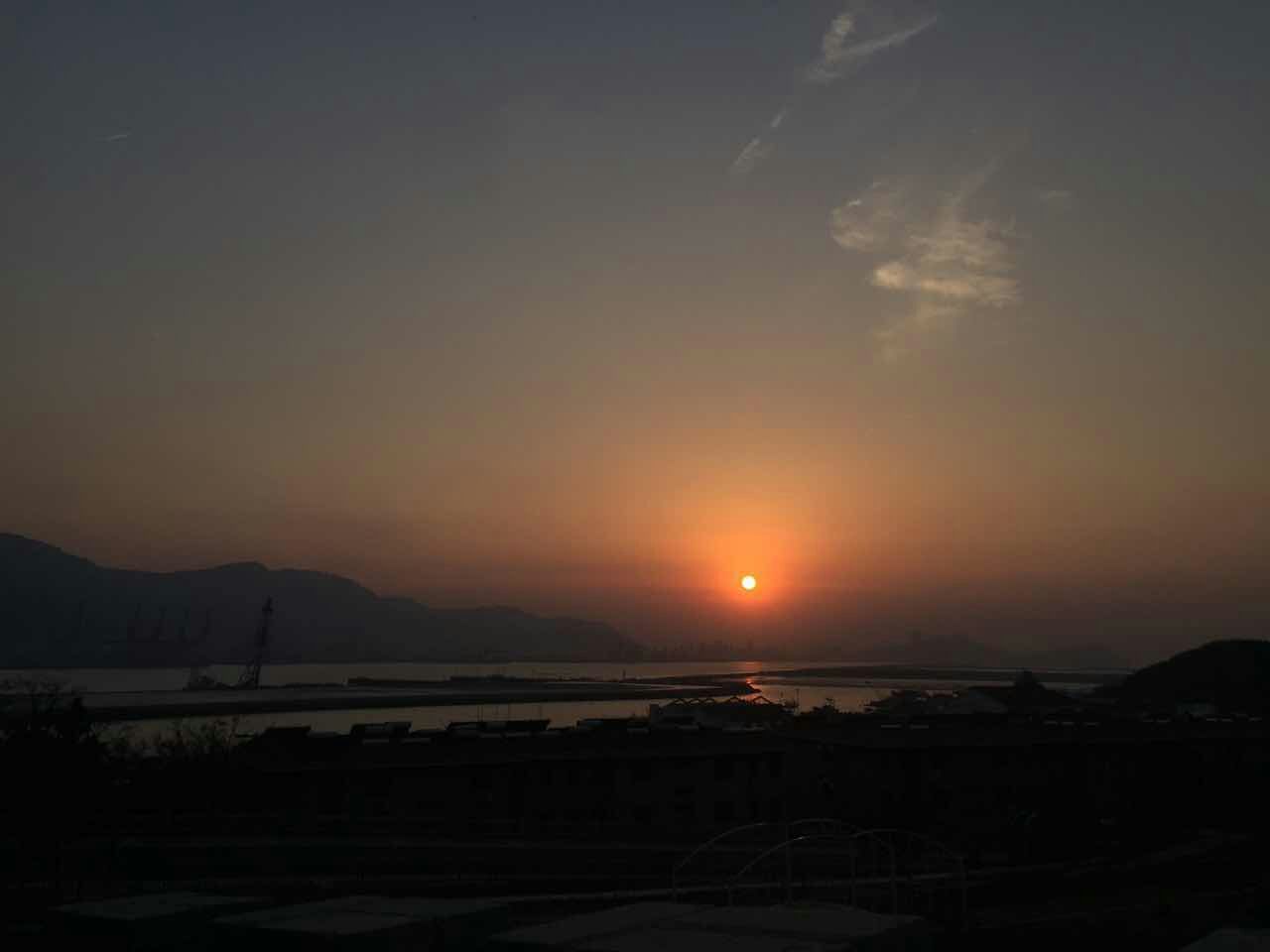 再回首，连岛超马，春风十里不如你