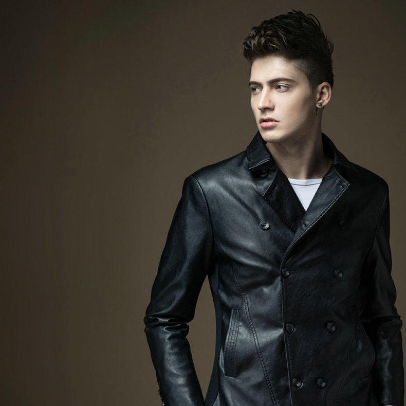 正肩皮衣穿搭高级感中长款,颜值很重要的穿搭