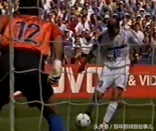 两届世界杯踢丢点球巴乔扼腕痛惜,98年世界杯法国vs意大利点球大战