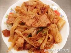 虢镇哪家烧肉面皮好吃,人生就像在玻璃渣里找糖吃