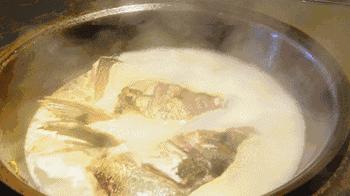 带一个名字里有字母Y的朋友来这家店就送钱！