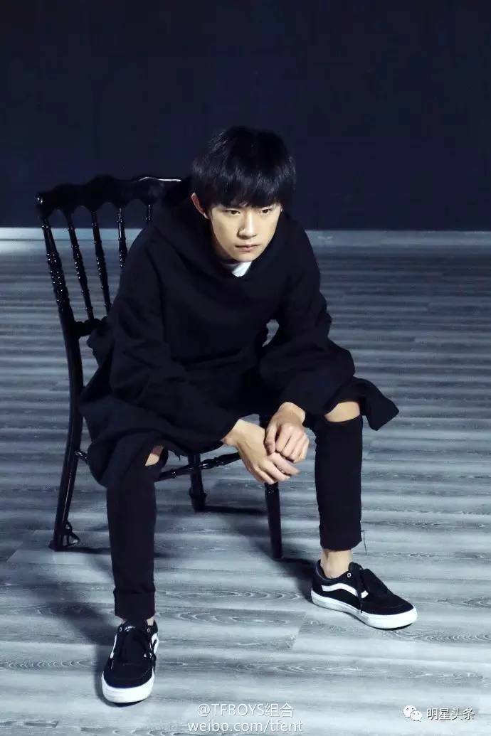 辣条有话说：好尴尬奥斯卡颁错奖，易烊千玺送福利自编现代舞，朱七七否认出轨发声明，杨幂戏服卖8000元