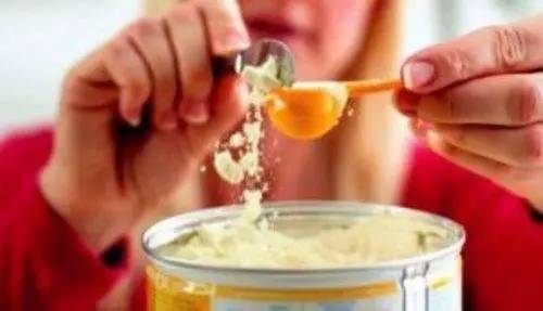 婴幼儿配方奶粉怎样鉴定,婴幼儿奶粉怎么查质量