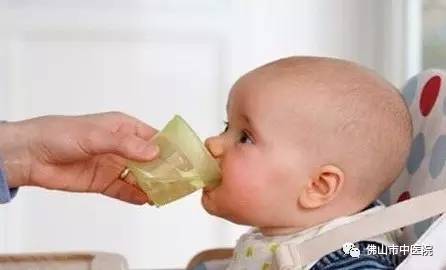 小孩肠胃炎拉吐怎么治疗,孩子肠胃炎又拉又吐推拿手法