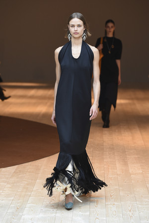 欧阳娜娜巴黎世家帽,巴黎世家欧阳娜娜同款