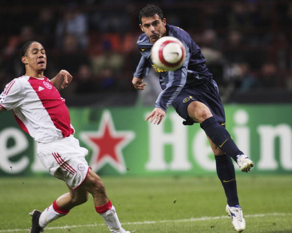 足球激情团队反击,足球射门最有激情的球员