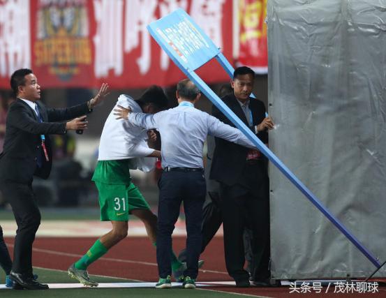 京粤之战翻盘,国安球迷评价杨智跳水