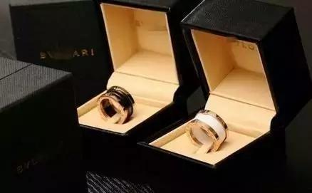 求婚戒指跟订婚戒指是一个意思吗,求婚戒指订婚戒指结婚戒指的区别