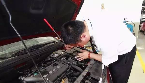 自动挡的车等红灯挂p挡还是n挡,自动挡车等红灯时应该挂什么挡