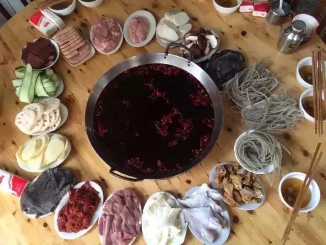 自从踏上重庆地铁2号线，减肥之路越来越远，美食吃得停不下来~