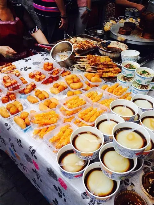 成都宽窄巷子景区特色,成都宽窄巷子有哪些小吃城