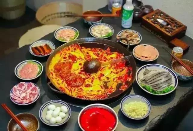 自从踏上重庆地铁2号线，减肥之路越来越远，美食吃得停不下来~