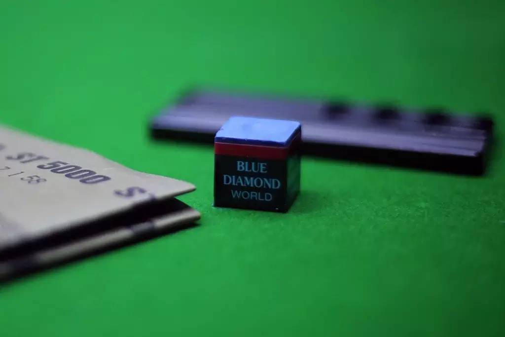 张堃鹏曾用过什么品牌的球杆,世界冠军张堃鹏表演