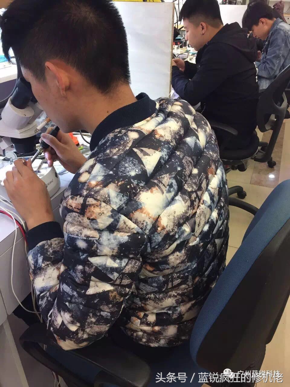 手机进水不开机一周内能抢救吗,手机进水开机键失灵