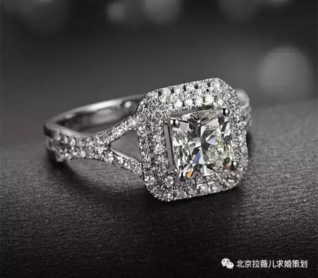 买了钻戒怎样求婚,求婚钻戒戴哪个手