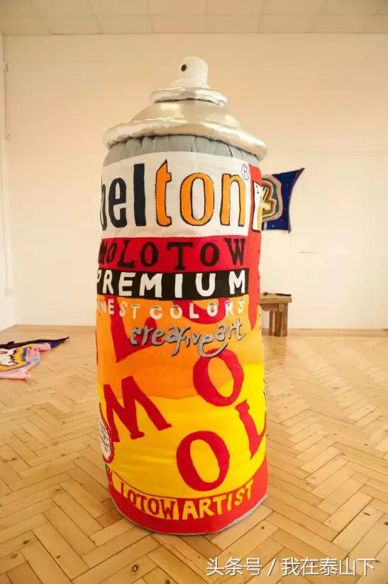 英国姑娘专门卖“假货”(针织品)的便利店