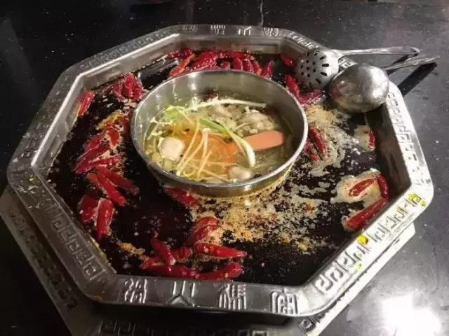 自从踏上重庆地铁2号线，减肥之路越来越远，美食吃得停不下来~