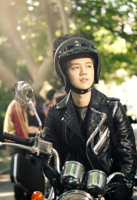 鹿晗骑摩托图片,鹿晗拍过的所有视频