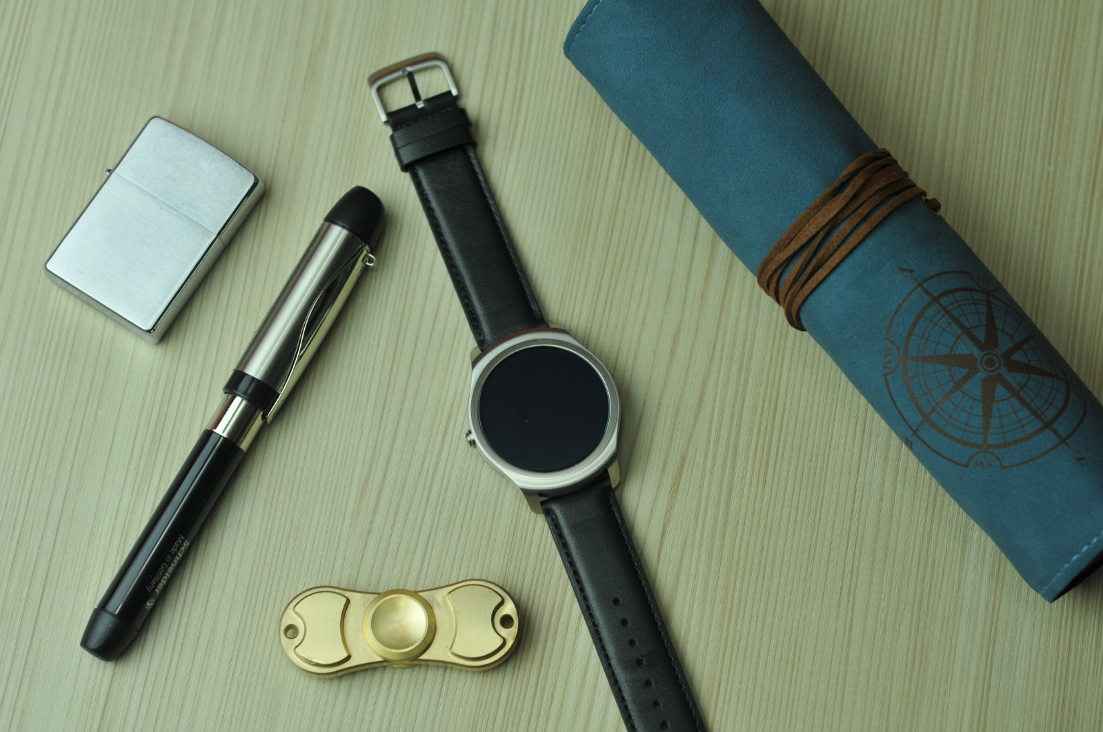 智能手表长得跟普通手表一样,智能手表都一个样