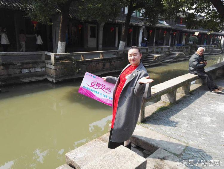 3月8日女神节，黎里古镇和内衣店聚集了一众男神女神？