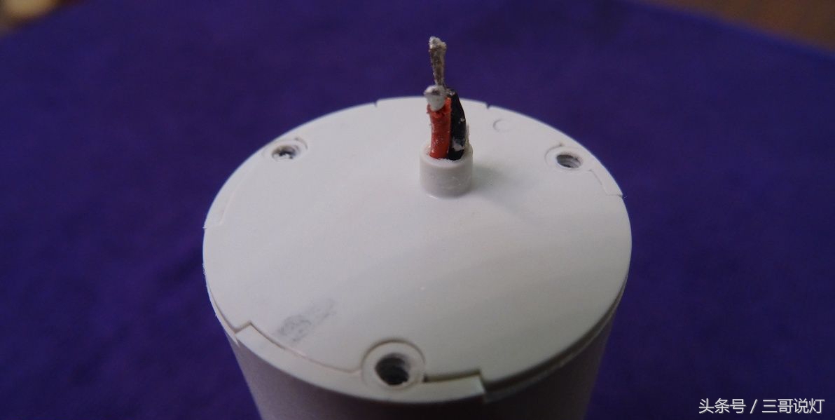 拆一个某大牌子的6W家居LED球泡，做工上档次，比较正规