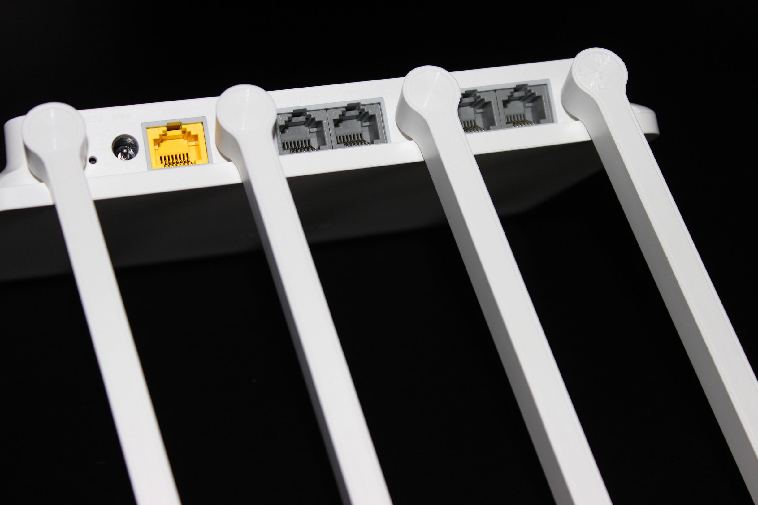 厉害了,这个路由居然可以去广告?还可以防蹭网?