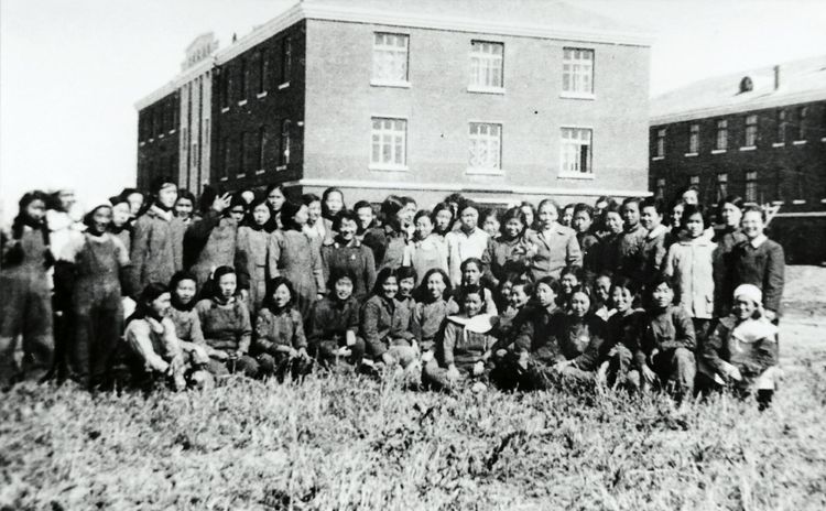 三八往事｜那年，我带着一群“三八”盖大楼