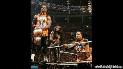 卢瑟夫和米兹拉娜,wwe拉娜跪地向卢瑟夫认错
