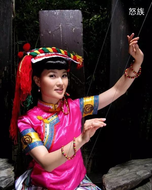 56个民族服饰的视频,56个民族男士服饰