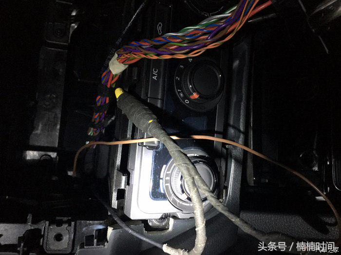 在德赛西威MIB上开通倒车视频加装倒车摄像头，附加示意电路图