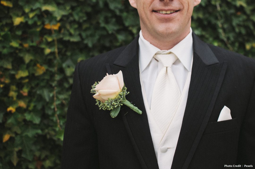 跳脱传统思维，靠线上出租礼服每月营收美金200万