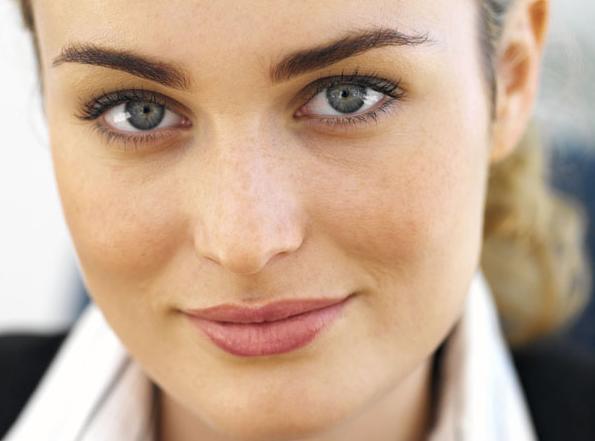 脸上起皮痒怎么回事,脸上起皮是怎么回事讲解的视频